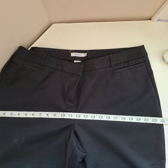 RICKI'S (New)Black Cropped (Cuffed) Pants - Picture 11 of 13